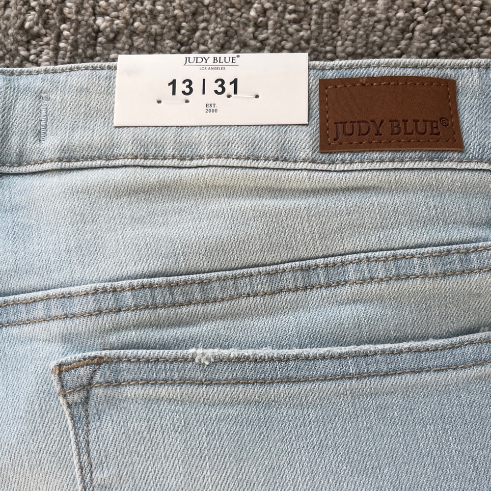 Judy Blue Women's Sky Blue Cropped Jeans - Picture 3 of 4